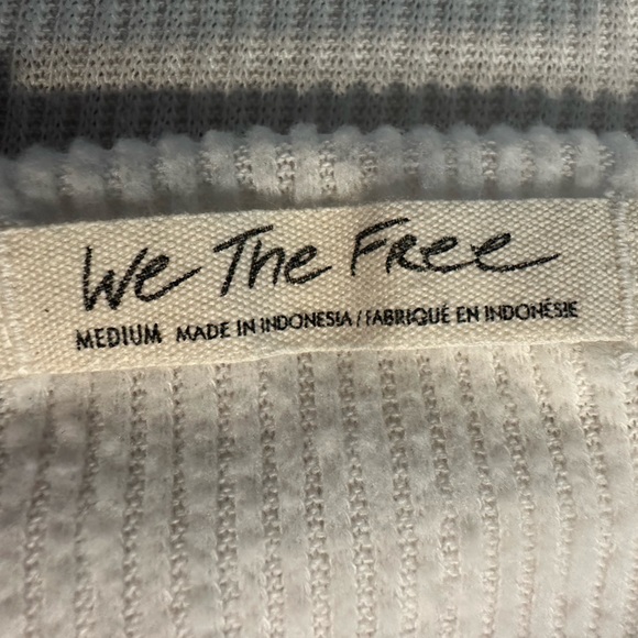 We The Free / Medium Size| Free People Cowlneck Sweater Soft. - Picture 3 of 5